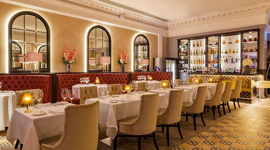 Stylowa przestrzeń restauracyjna stworzona z myślą o niecodziennych doznaniach kulinarnych
